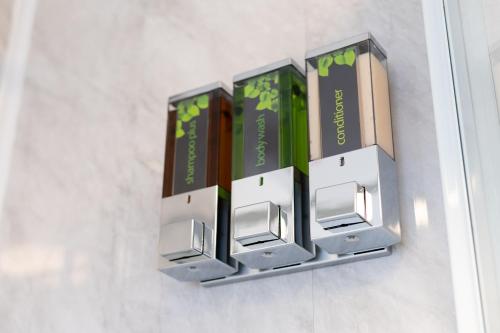 Badkamer, Contractor Base - TVs in Rooms - M4 Nearby in Morriston Badkamer, Contractor Base - TVs in Rooms - M4 Nearby in Morriston