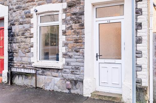 Buitenkant, Contractor Base - TVs in Rooms - M4 Nearby in Morriston Buitenkant, Contractor Base - TVs in Rooms - M4 Nearby in Morriston