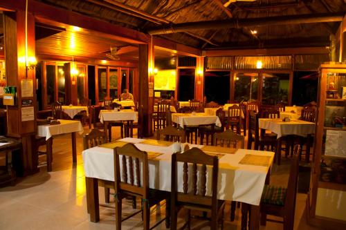 Étterem, Hotel Jaguar Inn Tikal in Tikal Étterem, Hotel Jaguar Inn Tikal in Tikal