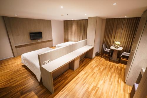 New Season Square Hotel (SHA Extra Plus) in Hat Yai New Season Square Hotel (SHA Extra Plus) in Hat Yai