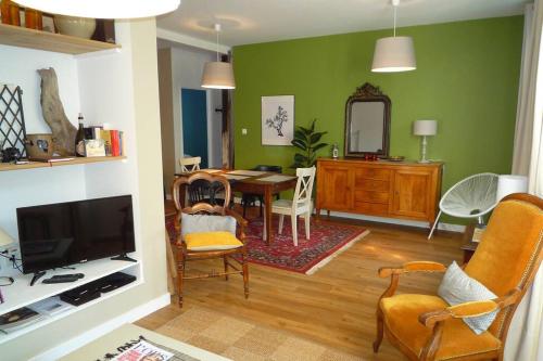 Shared lounge/TV area, Le Clos 25 in Chalon-sur-Saone Shared lounge/TV area, Le Clos 25 in Chalon-sur-Saone