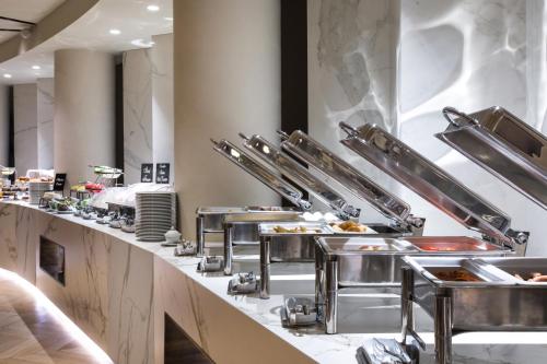Еда и напитки, Maritim Hotel Plaza Tirana in Тирана Еда и напитки, Maritim Hotel Plaza Tirana in Тирана
