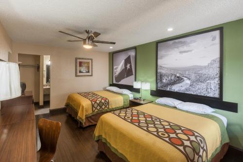 سوبر 8 باي ويندام جامعة أوستين/داون تاون أريا (Super 8 By Wyndham Austin University/Downtown Area) in مركز مدينة أوستن سوبر 8 باي ويندام جامعة أوستين/داون تاون أريا (Super 8 By Wyndham Austin University/Downtown Area) in مركز مدينة أوستن