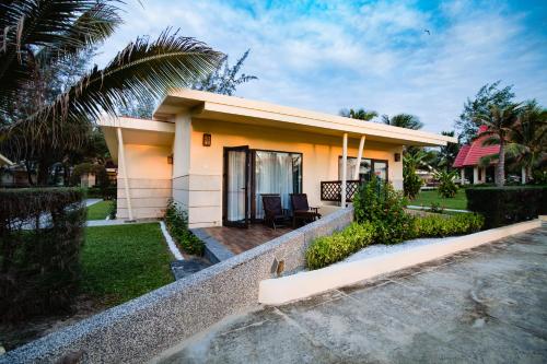 Garden, Sandy Beach Non Nuoc Resort in Hòa Hải Garden, Sandy Beach Non Nuoc Resort in Hòa Hải