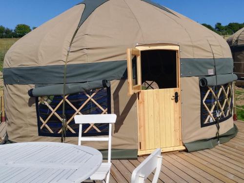 A szálláshely kívülről, Looe Yurts in St Martin A szálláshely kívülről, Looe Yurts in St Martin