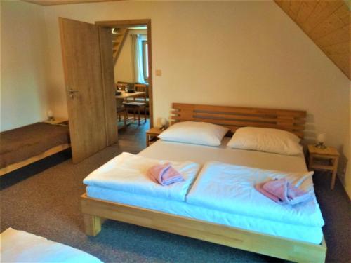 Apartmán u Nováků (Apartman u Novaku) in โรคีท์นิซ นาด จิเซรู Apartmán u Nováků (Apartman u Novaku) in โรคีท์นิซ นาด จิเซรู