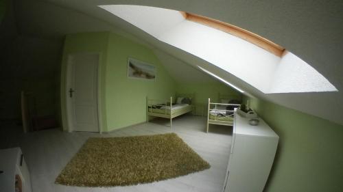 Ferienhaus Fichtenwalde, 160m², 3 SZ, 2 Bader, bis 6 Personen, Garten, VDSL in Beelitz Heilstatten Ferienhaus Fichtenwalde, 160m², 3 SZ, 2 Bader, bis 6 Personen, Garten, VDSL in Beelitz Heilstatten