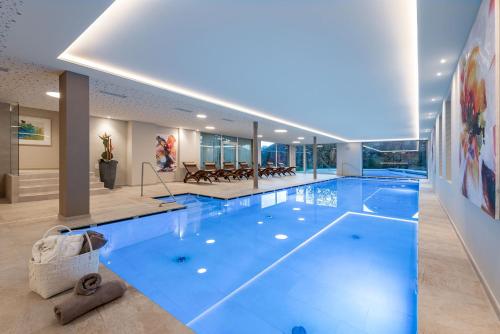 Pool, Baumgartner's Blumenhotel in Scena Pool, Baumgartner's Blumenhotel in Scena
