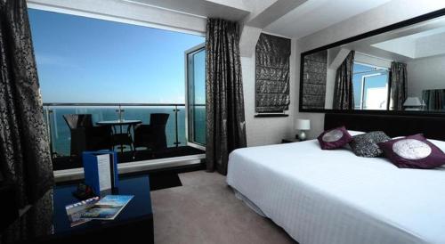 Suncliff Hotel - OCEANA COLLECTION in Bournemouth Suncliff Hotel - OCEANA COLLECTION in Bournemouth