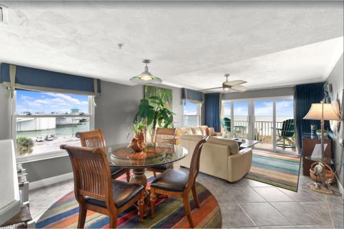 Létesítmények, #306 Beach Place Condos in Madeira Beach Létesítmények, #306 Beach Place Condos in Madeira Beach