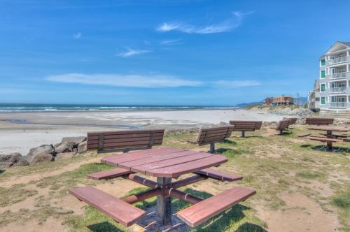 Daras Beach House - Meredith Lodging in Tillamook Daras Beach House - Meredith Lodging in Tillamook