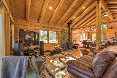 Custom Log Home with Deck - Only 33 Mi to Yosemite! in Madera Custom Log Home with Deck - Only 33 Mi to Yosemite! in Madera