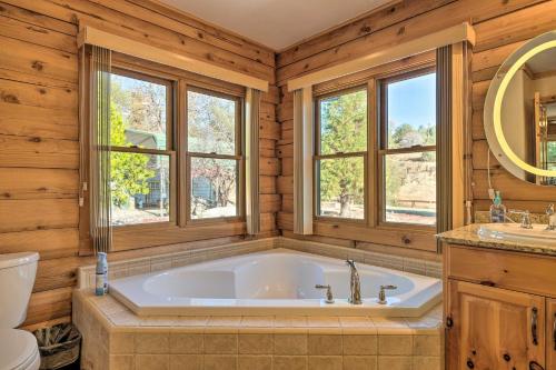 Custom Log Home with Deck - Only 33 Mi to Yosemite! in Madera Custom Log Home with Deck - Only 33 Mi to Yosemite! in Madera