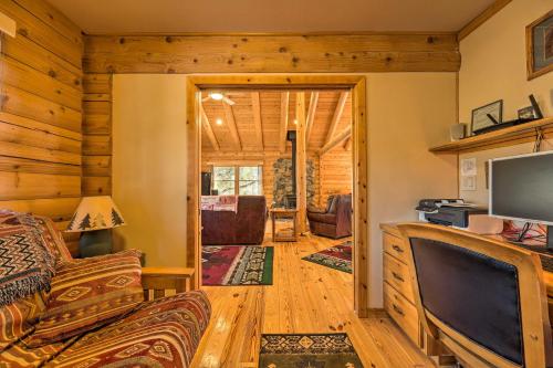 Custom Log Home with Deck - Only 33 Mi to Yosemite! in Madera Custom Log Home with Deck - Only 33 Mi to Yosemite! in Madera