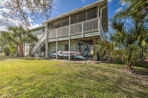Serene Hudson Home on Canal with Direct Gulf Access in Hudson (FL) Serene Hudson Home on Canal with Direct Gulf Access in Hudson (FL)