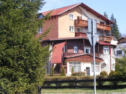 Bejárat, Studio Montana in Poiana Brasov Bejárat, Studio Montana in Poiana Brasov