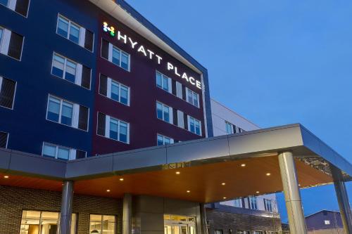 Vista exterior, Hyatt Place Prince George in Prince George City Center Vista exterior, Hyatt Place Prince George in Prince George City Center