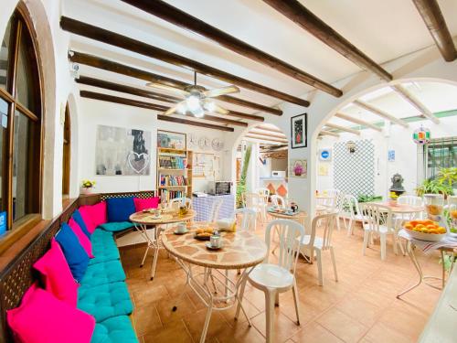 beranda/teres, Hostal Azahara in Pusat Bandar Nerja beranda/teres, Hostal Azahara in Pusat Bandar Nerja