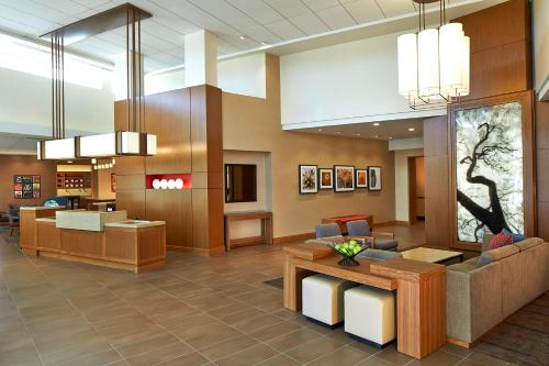 Előcsarnok, Hyatt Place Lansing East in Lansing (Michigan) Előcsarnok, Hyatt Place Lansing East in Lansing (Michigan)