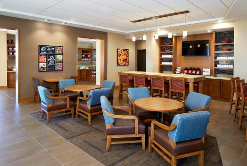 Előcsarnok, Hyatt Place Lansing East in Lansing (Michigan) Előcsarnok, Hyatt Place Lansing East in Lansing (Michigan)