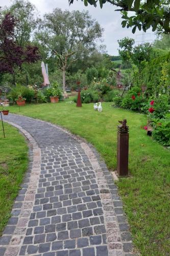 Garden, Gastehaus Schnabel in Grosswallstadt Garden, Gastehaus Schnabel in Grosswallstadt