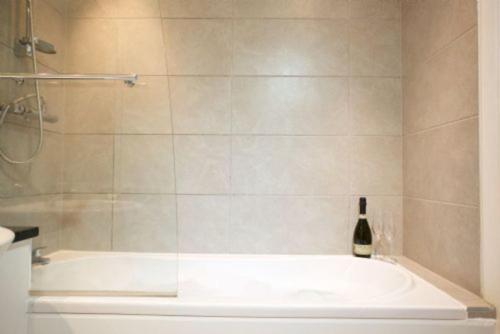 Bathroom, Taymouth Marina - Beinn Doran in Kenmore Bathroom, Taymouth Marina - Beinn Doran in Kenmore