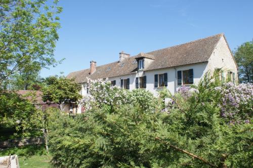 Le Moulin 1826 in Houdan Le Moulin 1826 in Houdan