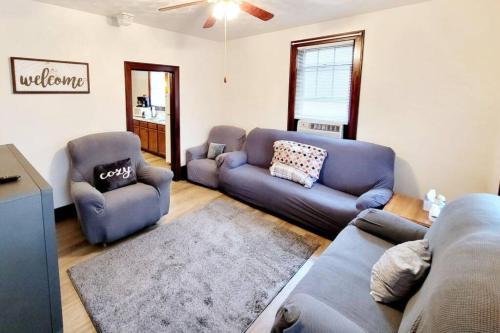 Comfortable Family Home in Highland (IL) Comfortable Family Home in Highland (IL)