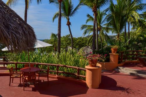 Balcony/terrace, Hilton Grand Vacations Club Zihuatanejo in Zihuatanejo Balcony/terrace, Hilton Grand Vacations Club Zihuatanejo in Zihuatanejo