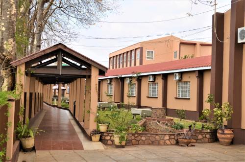 Riverside Hotel