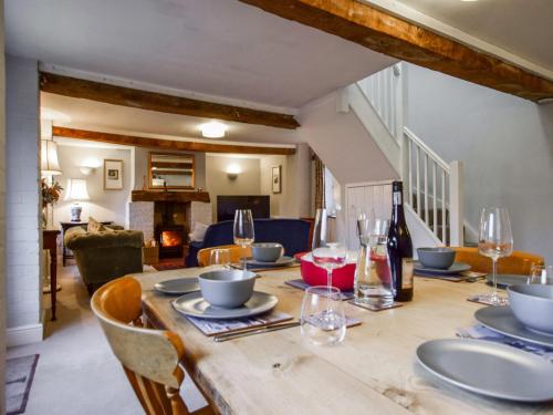 Instalaciones, Granary, Cheltenham in Pilley Instalaciones, Granary, Cheltenham in Pilley