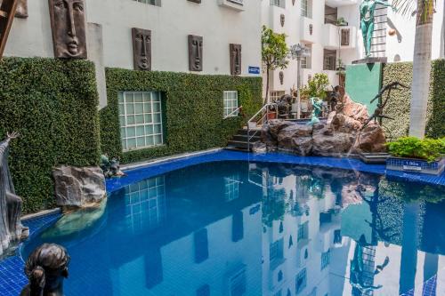 Swimming pool, European Life Style Executive Suites in Guadalajara Swimming pool, European Life Style Executive Suites in Guadalajara