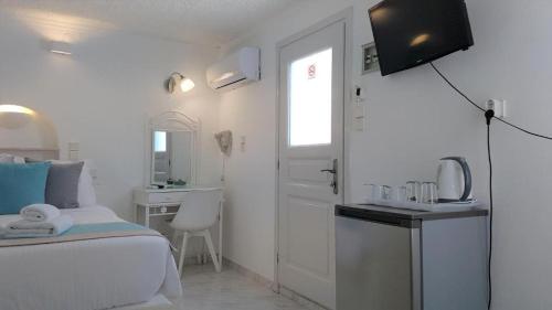 Kafieris Apartments - on the Cliff in Santorini Kafieris Apartments - on the Cliff in Santorini