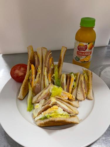 餐飲選擇, Parkside Inn Motel in 班杜拉 餐飲選擇, Parkside Inn Motel in 班杜拉