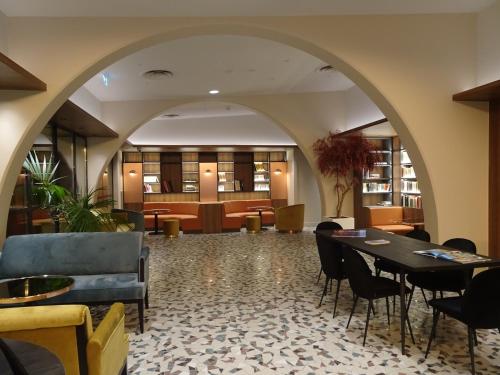 Előcsarnok, Aquabella Hotel & Spa in Aix-en-Provence Előcsarnok, Aquabella Hotel & Spa in Aix-en-Provence