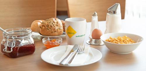 Food and beverages, OEKOTEL Hohenems in Hohenems Food and beverages, OEKOTEL Hohenems in Hohenems