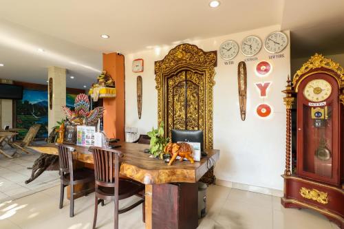 ล็อบบี้, แคปิตอล โอ 1666 แกรนด์ ปุจาวัน โฮเทล เนียร์ กูตา บีช (Capital O 1666 Grand Pudjawan Hotel Near Kuta Beach) in กูตา ล็อบบี้, แคปิตอล โอ 1666 แกรนด์ ปุจาวัน โฮเทล เนียร์ กูตา บีช (Capital O 1666 Grand Pudjawan Hotel Near Kuta Beach) in กูตา