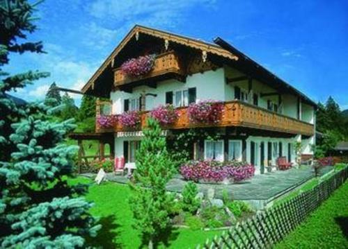 Exterior view, Gastehaus Ulrich Neuner in Wallgau Exterior view, Gastehaus Ulrich Neuner in Wallgau