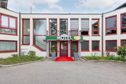 Vista exterior, Autobahnrasthaus und Motel Baden-Baden in Baden-Baden Vista exterior, Autobahnrasthaus und Motel Baden-Baden in Baden-Baden