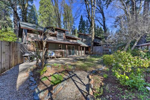 Peaceful Cottage with Grill and Yard in Grass Valley! in פולסום(סי אי) Peaceful Cottage with Grill and Yard in Grass Valley! in פולסום(סי אי)