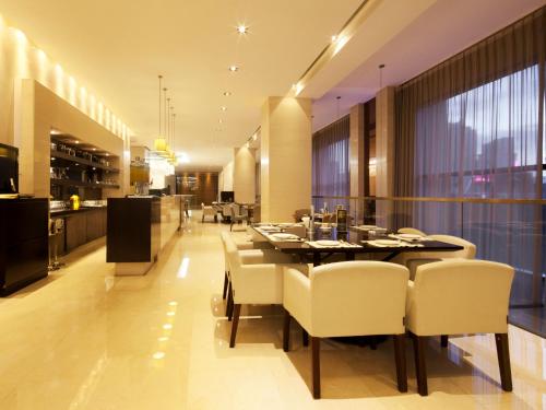 Restoran, Howard Johnson Parkland Hotel Dalian in Distrik Xing Hai Restoran, Howard Johnson Parkland Hotel Dalian in Distrik Xing Hai