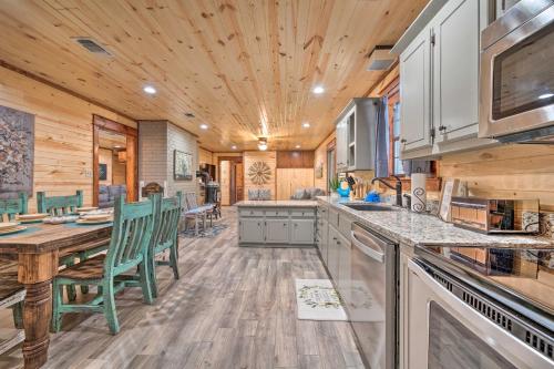 Lavish Broken Bow Home on 6 Acres with Hot Tub! in De Queen Lavish Broken Bow Home on 6 Acres with Hot Tub! in De Queen