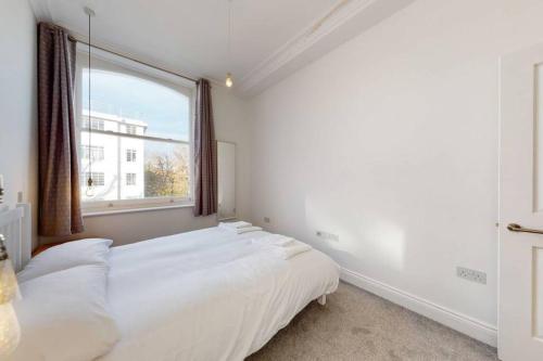 Superb 2 Bed Flat Camden 5 min walktube Station