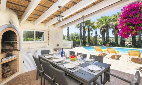 Balcony/terrace, 4 bedrooms villa with city view private pool and enclosed garden at Carvoeiro 2 km away from the bea in Estombar Balcony/terrace, 4 bedrooms villa with city view private pool and enclosed garden at Carvoeiro 2 km away from the bea in Estombar