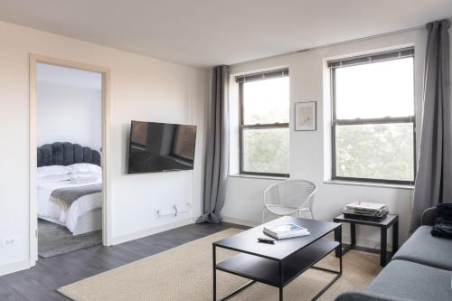 Comfy HP 2BR with Fast Transit to UChicago & DT by Zencity in Hyde Park Comfy HP 2BR with Fast Transit to UChicago & DT by Zencity in Hyde Park