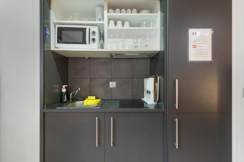 מטבח, Modern studio in Arinsal of 40 m² with mountain view in ארינסל מטבח, Modern studio in Arinsal of 40 m² with mountain view in ארינסל