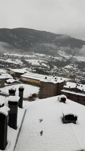 Hotellet från utsidan, Studio at Arinsal 100 m away from the slopes with wifi in Arinsal Hotellet från utsidan, Studio at Arinsal 100 m away from the slopes with wifi in Arinsal