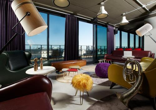 Bar/Lounge, 25hours Hotel Vienna at MuseumsQuartier near Haus des Meeres - Aqua Terra Zoo Bar/Lounge, 25hours Hotel Vienna at MuseumsQuartier near Haus des Meeres - Aqua Terra Zoo