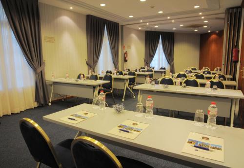 Business center, Best Western Premier Hotel Dante in Barcelona Business center, Best Western Premier Hotel Dante in Barcelona