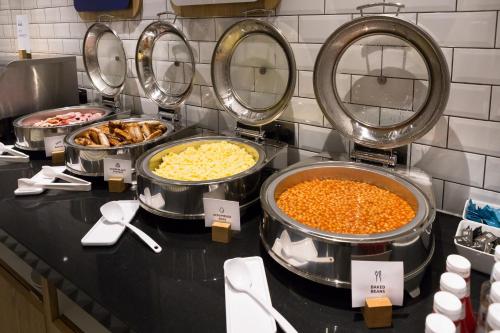 Restaurant, Holiday Inn Express London - Watford Junction By IHG in Watford Restaurant, Holiday Inn Express London - Watford Junction By IHG in Watford